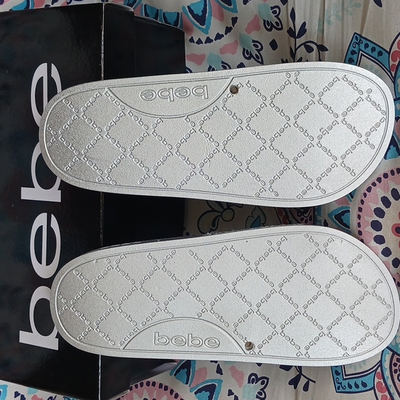 Bebe Fradia Silver Sandals. Size 8 New in box - Picture 2 of 2